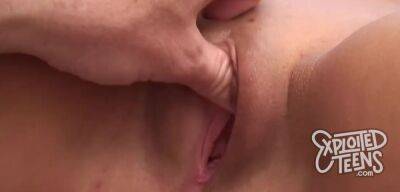 Shaved Cunt Close-up XXX With Brunette Amateur Teen And Shaved Pussy on exgirlfriendmovies.com